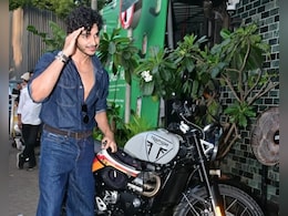 ईशान खट्टर: बाइक पर सवार होकर बने चर्चा का केंद्र, तीन बड़े ब्रांड्स ने किया ऑफर ईशान खट्टर: बाइक पर सवार होकर बने चर्चा का केंद्र, तीन बड़े ब्रांड्स ने किया ऑफर