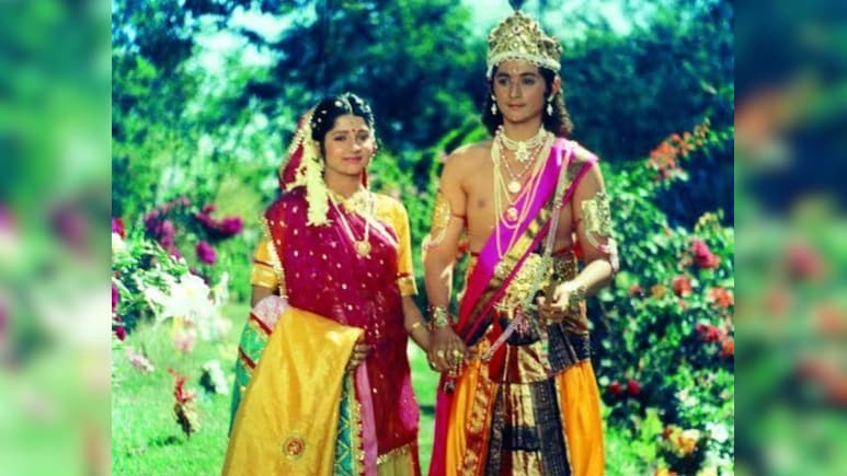 श्री कृष्णा की 'राधा' की 10 फोटो, 22 साल बाद भी उतनी ही खूबसूरत, आखिरी देख बोलेंगे- टीवी की मधुबाला यही है
