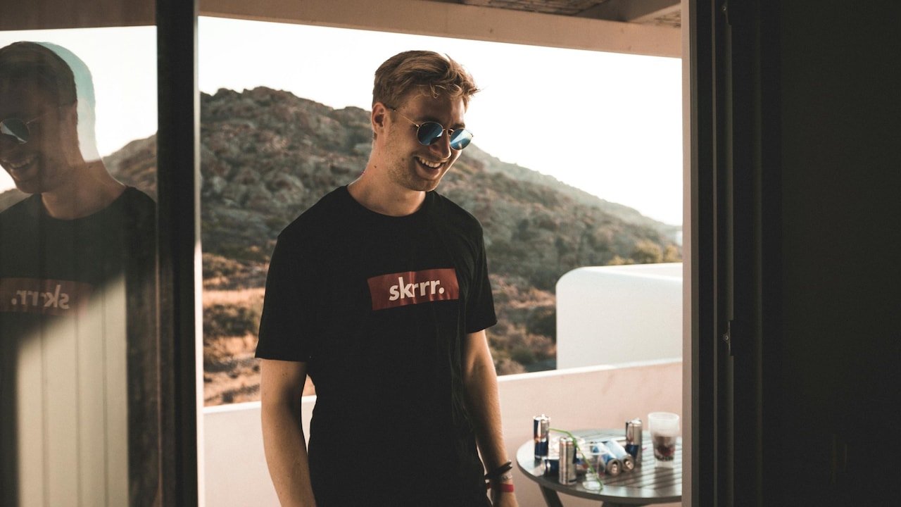 Movie Date T-Shirt Guide: Best Colours, Fits and Styles That Impress