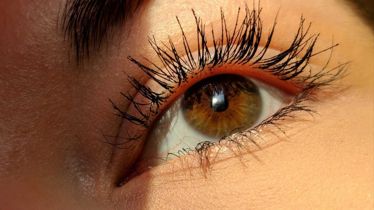 Make Mascara Last Through Long Days: Know How To Always Look Fresh