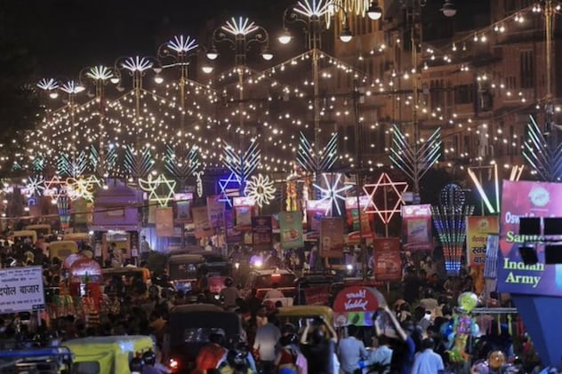 जयपुर के बाजारों में लगी भीड़ जयपुर के बाजारों में लगी भीड़
