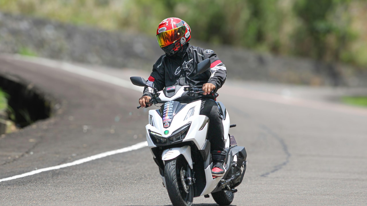 Stylish Mens Outfit Ideas For Motorcycle and Scooter Commutes Stylish Mens Outfit Ideas For Motorcycle and Scooter Commutes