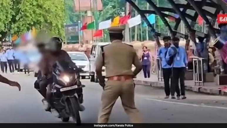 Bike Stunt On President Murmu's Route Ends In Police Custody, Watch Viral Clip Bike Stunt On President Murmu's Route Ends In Police Custody, Watch Viral Clip