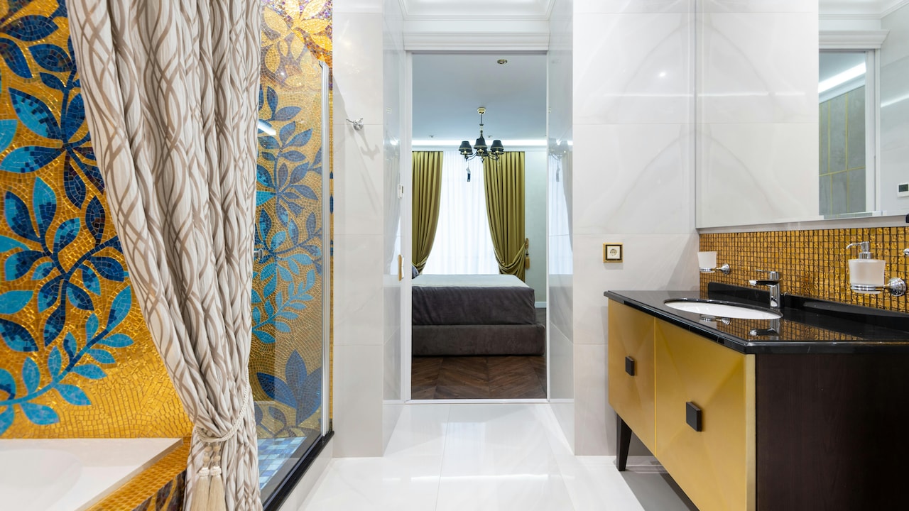 Stop Making These 10 Shower Curtain Mistakes: Easy Fixes For A Beautiful Bathroom.