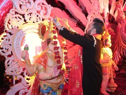 मीका सिंह के घर सजी माता की महफिल, भोजपुरी एक्ट्रेस अक्षरा सिंह भी हुईं शामिल मीका सिंह के घर सजी माता की महफिल, भोजपुरी एक्ट्रेस अक्षरा सिंह भी हुईं शामिल