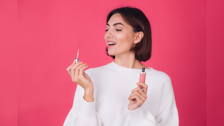 Lip Gloss under 500: MARS, Lakme के ये लिप ग्‍लॉस देख पड़ोसन भी हो जाएगी इंप्रेस, हर लुक पर करेंगे सूट