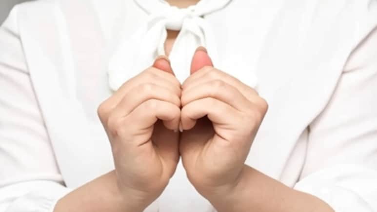 गंजापन, सफेद बाल और Hair fall  की समस्या का रामबाण इलाज है ये 1 योगासन