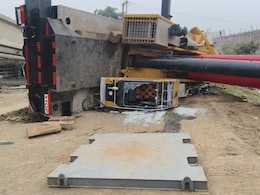 धार में रेलवे पुल बनाते समय गिरी क्रेन, मैजिक वाहन में सवार लोग दबे; दो की दर्दनाक मौत धार में रेलवे पुल बनाते समय गिरी क्रेन, मैजिक वाहन में सवार लोग दबे; दो की दर्दनाक मौत