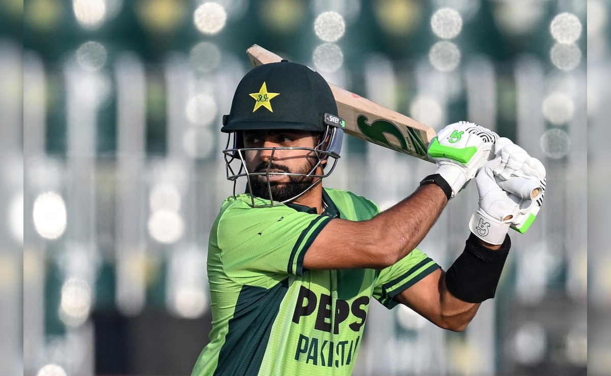 बाबर आजम ने आउट होने के बाद स्टंप्स पर मारा था बल्ला, अब आईसीसी ने सुनाई सजा