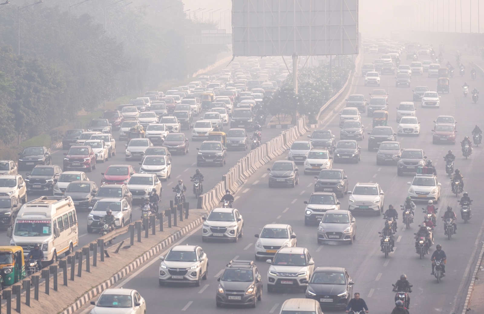 Schools Till Class 11 In Hybrid Mode, 50% WFH In Offices As Delhi Chokes