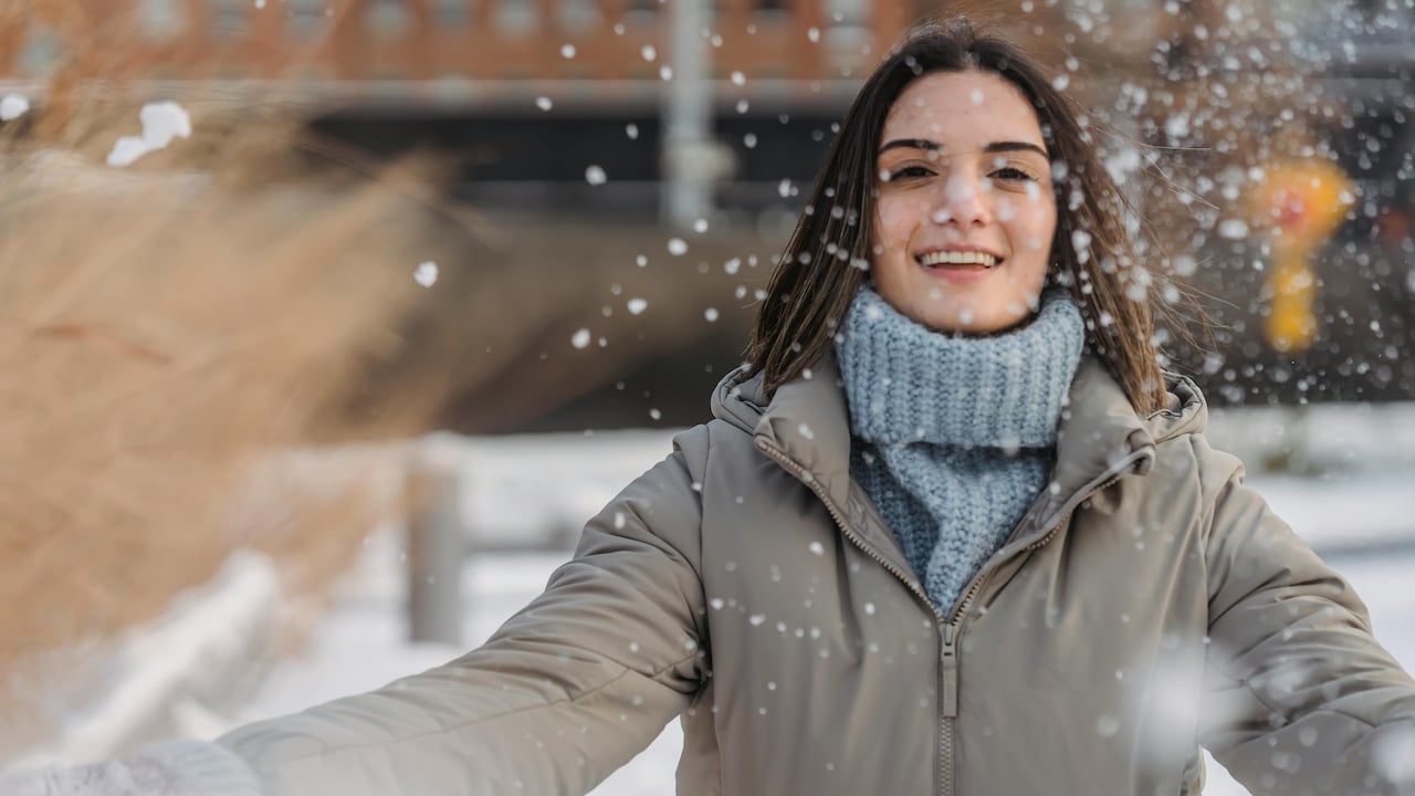 Wardrobe Solutions For Women Who Feel Cold In Office: Top Layering Tips Wardrobe Solutions For Women Who Feel Cold In Office: Top Layering Tips