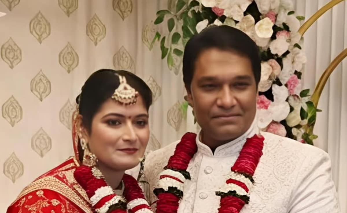 CID के इंस्पेक्टर अभिजीत ने कर ली दोबारा शादी, वायरल फोटो में दुल्हनिया के साथ दिखे ​​आदित्य श्रीवास्तव