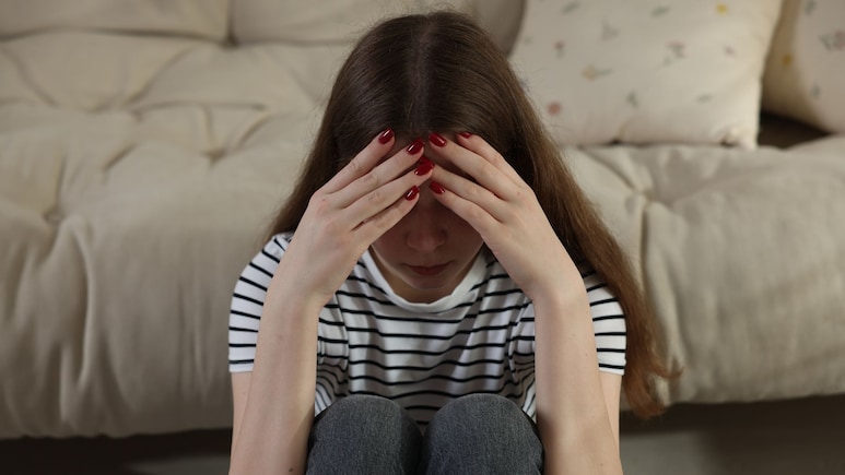 Shocking : 'प्लीज मला शाळेत पाठवू नका.." 9 वर्षांच्या मुलीच्या आत्महत्येपूर्वीचा रडका Audio, शाळेवर गंभीर आरोप