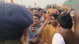 ASP अनुज चौधरी को धीरेंद्र शास्त्री का सैल्यूट; जानिए कौन हैं ये जांबाज पुलिस अफसर