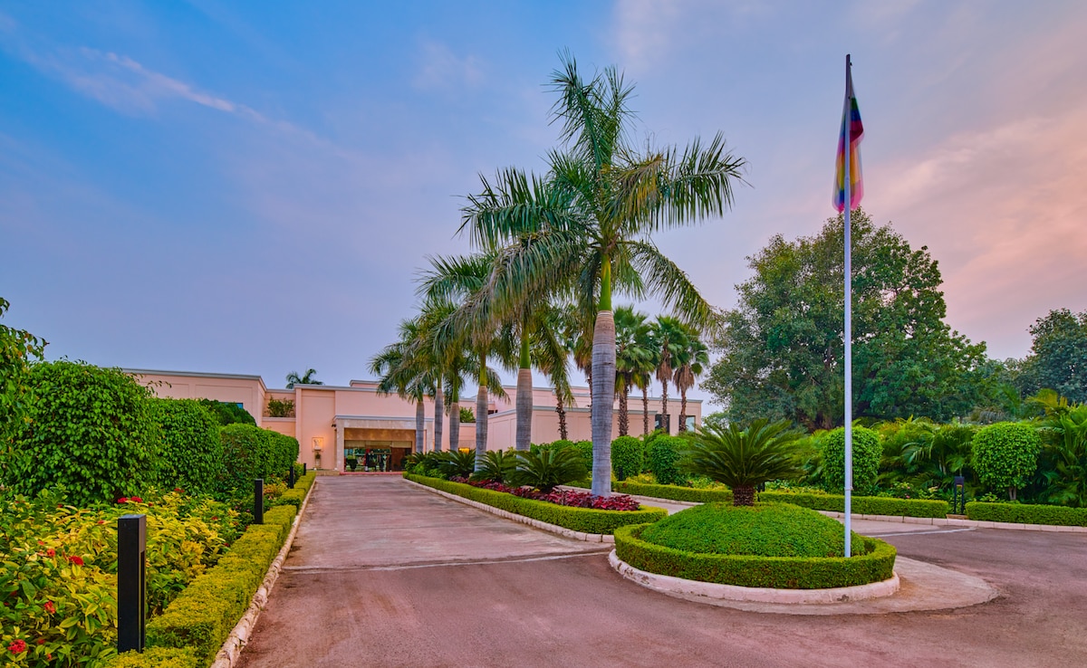 The entrance of LaLiT Temple View Hotel The entrance of LaLiT Temple View Hotel