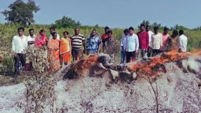 Latur News : होत्याचं नव्हतं झालं! रात्रीतून दीड एकरवरील सोयाबीन जळून खाक, कर्जाचा डोंगर वाढला; शेतकरी चिंतेत