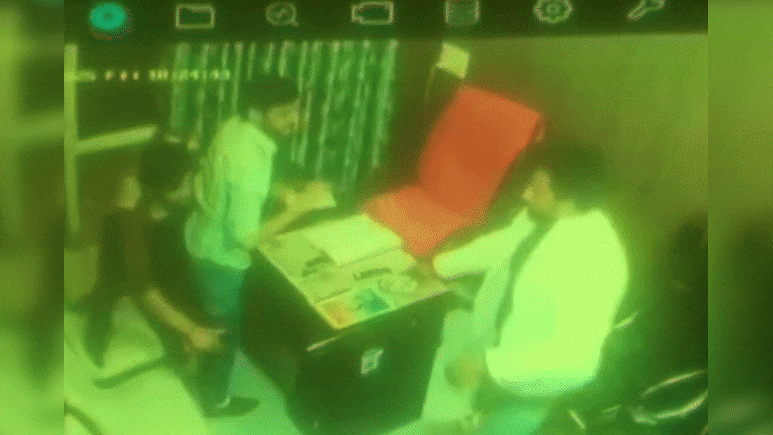 ग्रेटर नोएडा में ऑफिस में हाई-वोल्टेज ड्रामा! प्रॉपर्टी विवाद में जमकर मारपीट, सीसीटीवी फुटेज आया सामने