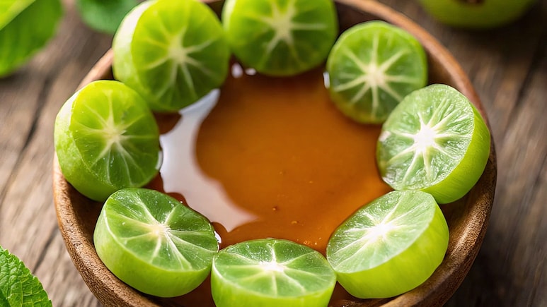 आंवला और शहद मिलाकर खाने से क्या होता है?