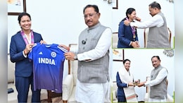 वर्ल्ड कप विजेता भारतीय महिला क्रिकेट टीम की फिजियोथेरेपिस्ट ने सीएम से शेयर किए फिटनेस मंत्रा