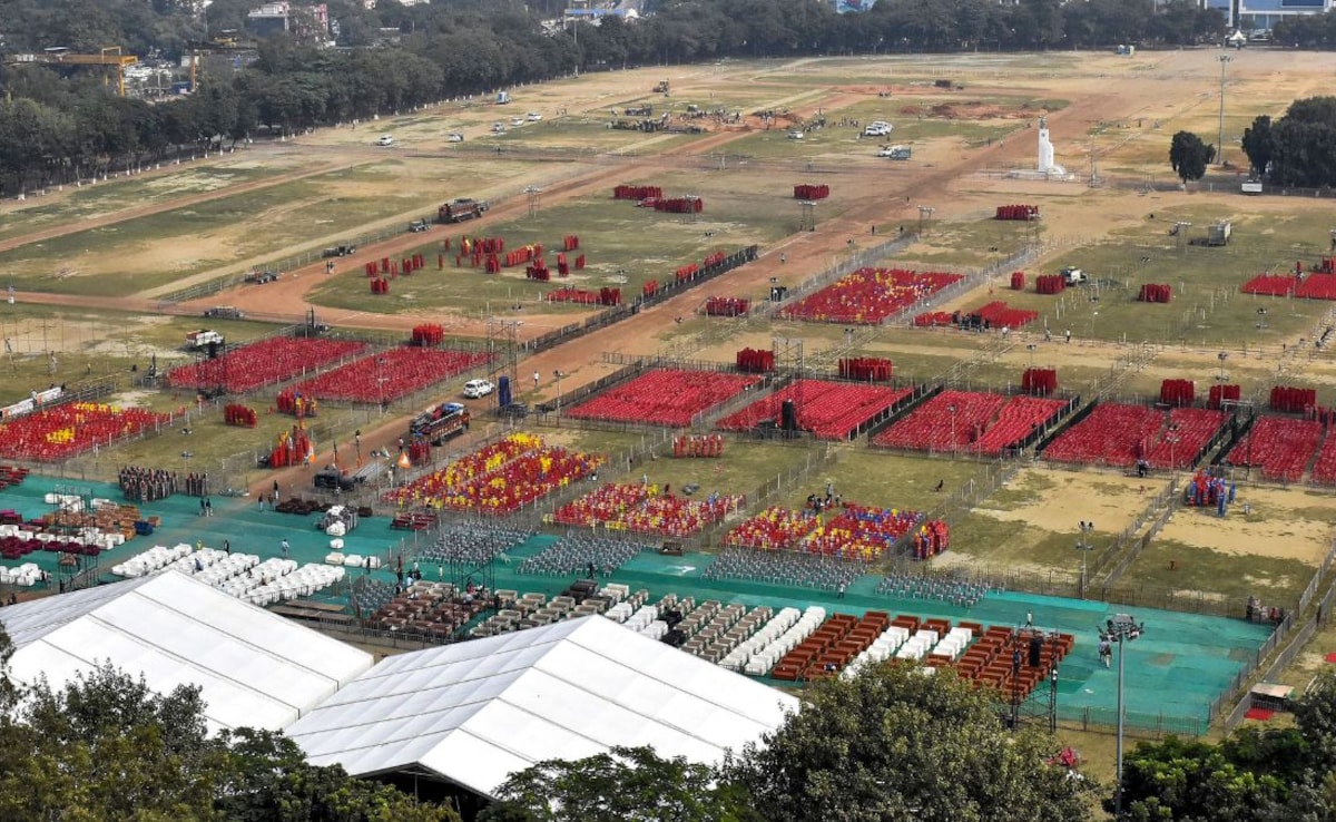 नीतीश के शपथ ग्रहण समारोह के लिए तैयार पटना का गांधी मैदान.