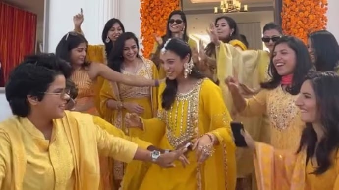 Mandhana Dances With World Cup-Winning Teammates In Haldi Ceremony - Video