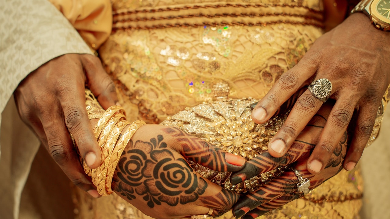 Always check for BIS hallmark on gold and 925 stamp on silver. Always check for BIS hallmark on gold and 925 stamp on silver.