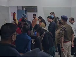 Rewa Accident: रीवा में NH30 पर एक्‍सीडेंट, बेकाबू कार ने रौंदी तीन ज़िंदगियां, बाइक सवार समेत 4 की मौत