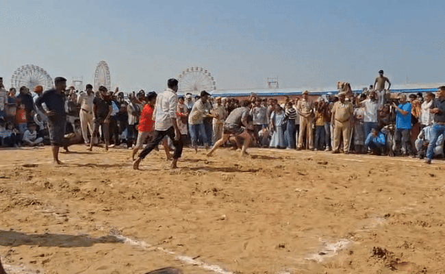 Rajasthan: पुष्कर के अखाड़े में दिखा देसी दम, कबड्डी में विदेशी सैलानियों के फीके पड़े दांव-पेंच,चारों खाने हुए चित