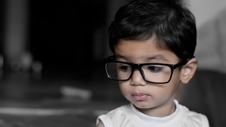 Is Poor Air Quality Triggering Early Vision Problems In Urban Kids? Doctors Explain