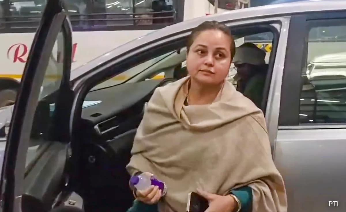 "Filthy Abuses, Slipper Raised": Tejashwi Yadav's Sister On Family Feud