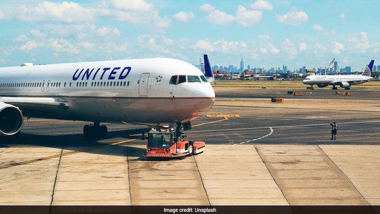 No Headphones, No Flight: United Airlines Adds New Rule To Passenger Policy