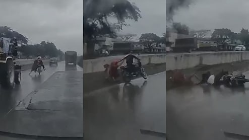 हाईवे पर गड्ढा, बाल-बाल बची बाइक सवार की जान, हादसा का वीडियो देख आप भी रह जाएंगे हैरान