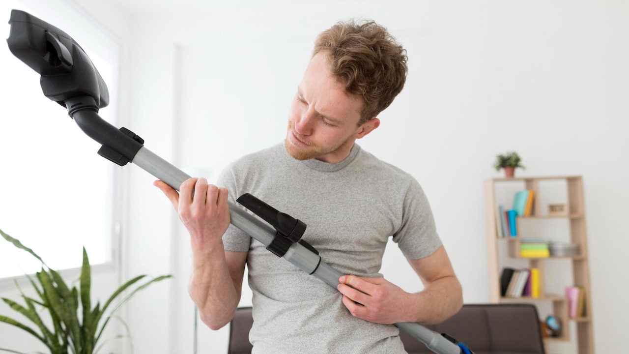 Dyson V15 Detect vs Xiaomi G11: Which Cordless Vacuum Cleaner Is Better?