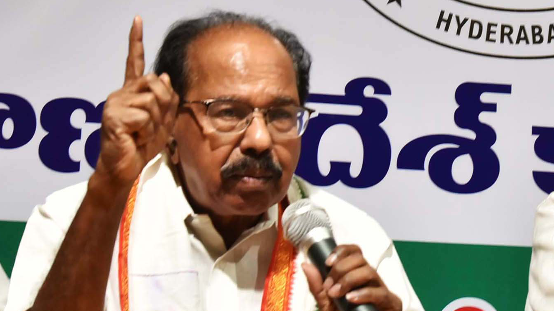Veerappa Moily Blames Congress Decision-Makers for Karnataka Turmoil