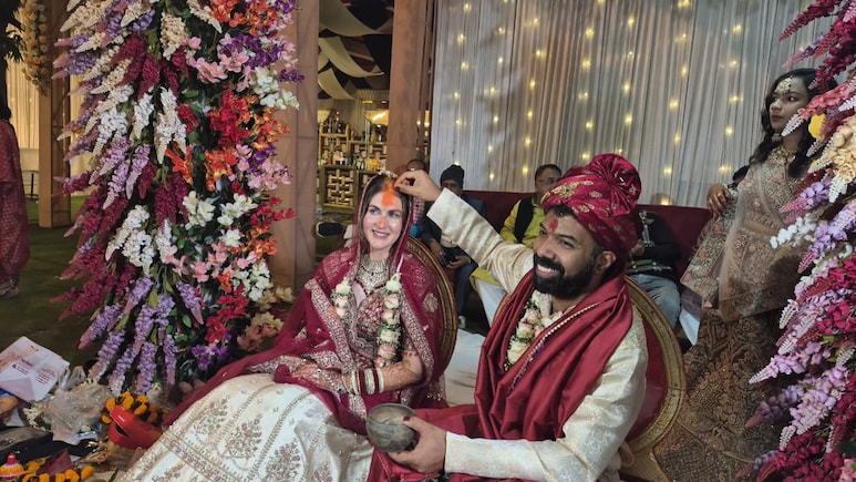 विदेशी मैम ने देसी छोरे को बनाया जिंदगी का हमसफर, देखिए शादी की खूबसूरत तस्वीरें