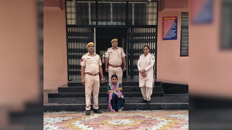 झालावाड़: हनी ट्रैप और ट्रैक्टर चोरी गैंग का भंडाफोड़, लोगों से ठगे लाखों रुपये; अब तक 18 गिरफ्तार झालावाड़: हनी ट्रैप और ट्रैक्टर चोरी गैंग का भंडाफोड़, लोगों से ठगे लाखों रुपये; अब तक 18 गिरफ्तार