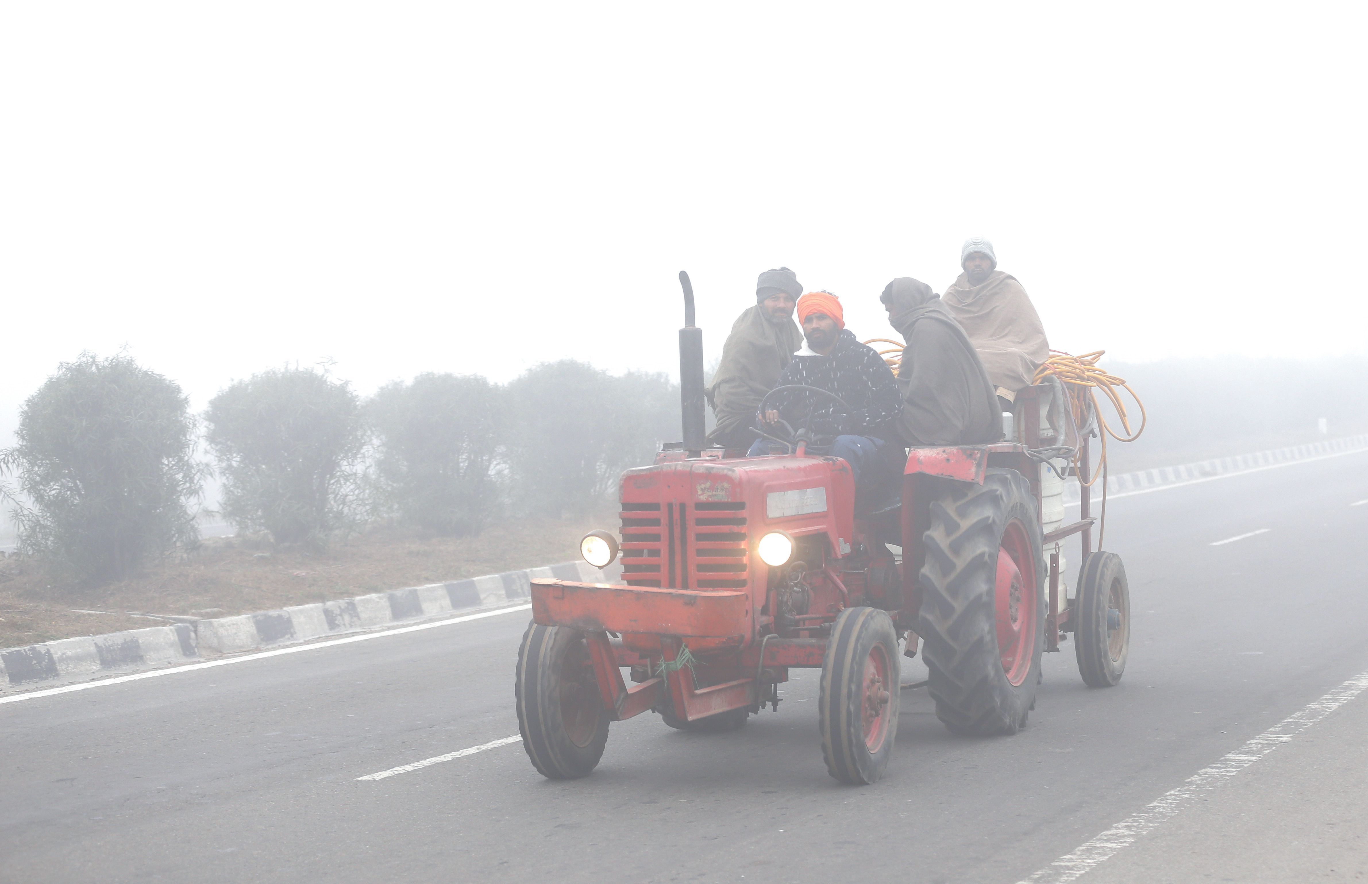 हाड़ कंपाने वाली ठंड के लिए हो जाएं तैयार! IMD ने जारी की 'खतरनाक' भविष्यवाणी, जानें कब से गिरेगा पारा