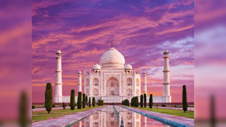 ताजमहल तो मैं भी बना लूं? वायरल वीडियो में Bangladeshi टूरिस्ट का मजेदार दावा!