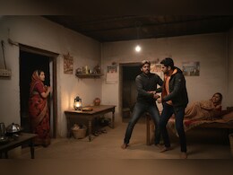 पति गांव में था, रात में घर पहुंच गया दोस्त, फिर अचानक आई महिला की आवाज, यह देख परिजन रह गए दंग