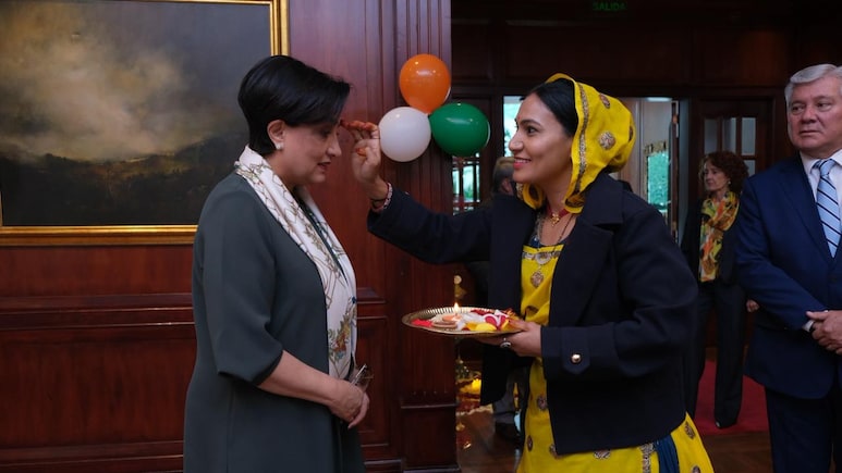 इक्वाडोर में भारतीय दूतावास का भव्य उद्घाटन, दौसा की धोली मीना ने फैलाई संस्कृति की महक