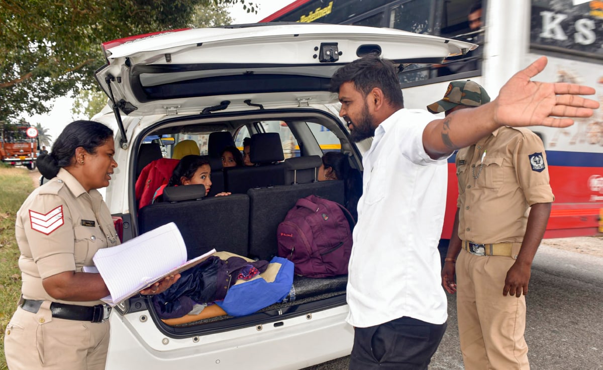 Alert: दिल्‍ली के चप्‍पे-चप्‍पे पर अब लाल रंग की इकोस्‍पोर्ट कार की तलाश, नोट कर लें ये नंबर DL10CK0458