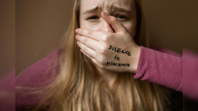 Domestic abuse कैसे मेंटल हेल्थ को करता है प्रभावित? क्या आते हैं मरने के ख्याल?