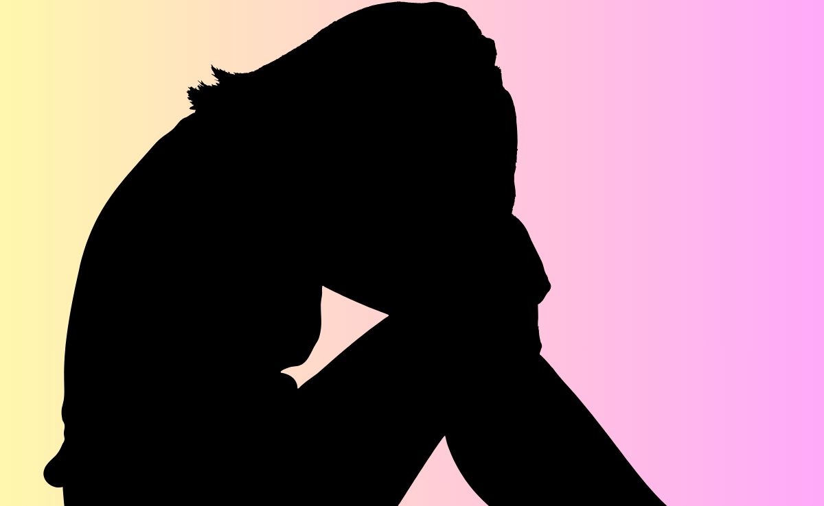 रायसेन में 6 साल की बच्ची से रेप के मामले में चक्काजाम, पुलिस की गाड़ी के आगे लेटे प्रदर्शनकारी