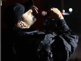 Himesh Reshammiya Trolls Himself At Mumbai Concert: "Regular <i> Gaaun Yaa Naak Se</i>?"