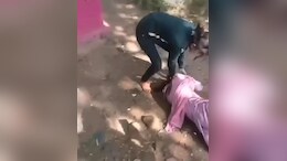 Lady Gang Scare: सुनसान जगह पर ले जाकर लड़कियों को पीटती थी लेडी गैंग, Viral Video से पोल खुलते ही पुलिस ने लिया एक्शन