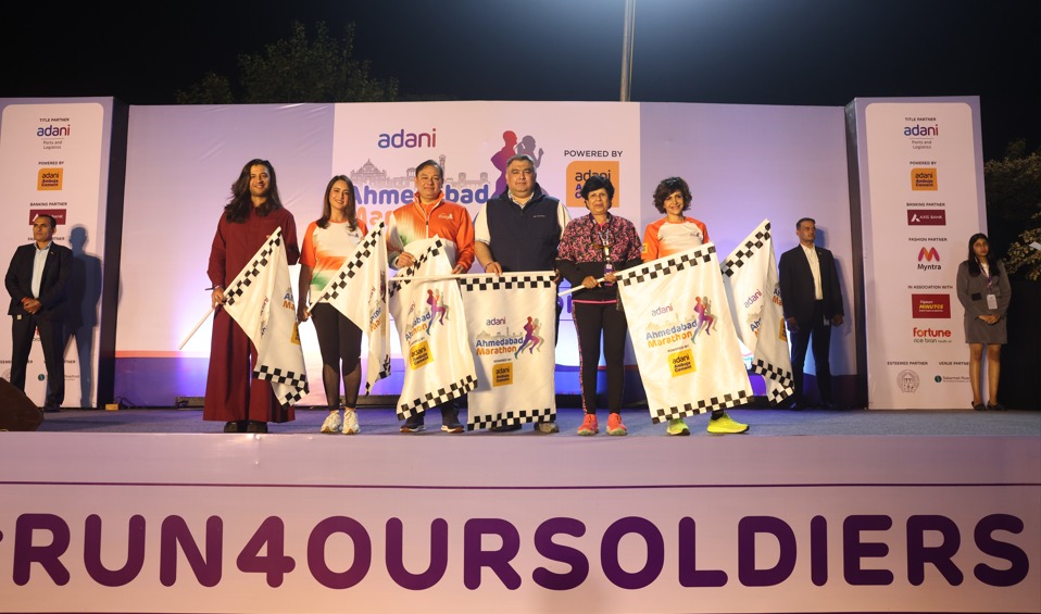 अदाणी अहमदाबाद मैराथन: सेना के सम्मान में मैदान में उतरे 24 हजार से अधिक धावक, दिया बड़ा संदेश