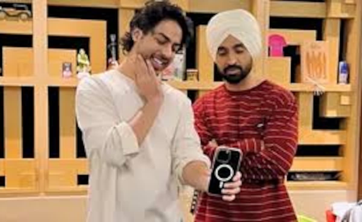 "Diljit Dosanjh Replaced Me In Ba***ds, SRK's Company Offered Me Insane Compensation," Recalls Singer Divya Kumar