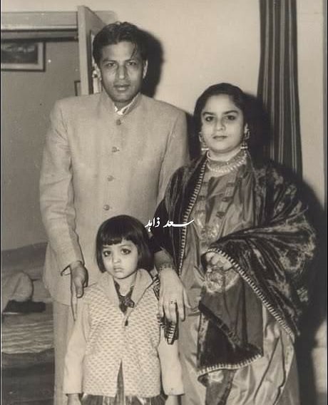 आम मिडिल क्लास परिवार से नहीं हैं शाहरुख खान, मां जज तो पिता थे फ्रीडम फाइटर, जानें SRK की फैमिली डिटेल