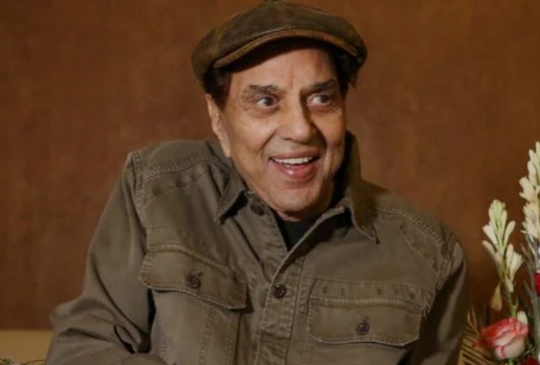 धर्मेंद्र को अस्पताल से मिली छुट्टी, बेटे बॉबी देओल के साथ घर पहुंचे धरम पाजी