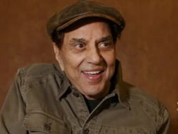 धर्मेंद्र को अस्पताल से मिली छुट्टी, बेटे बॉबी देओल के साथ घर पहुंचे धरम पाजी